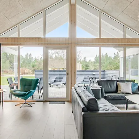 Nice Home In Blavand With Sauna Nyaraló